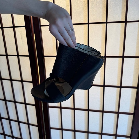 Black Women's Open-Toe Block Heel Sandals - Picture 5 of 8